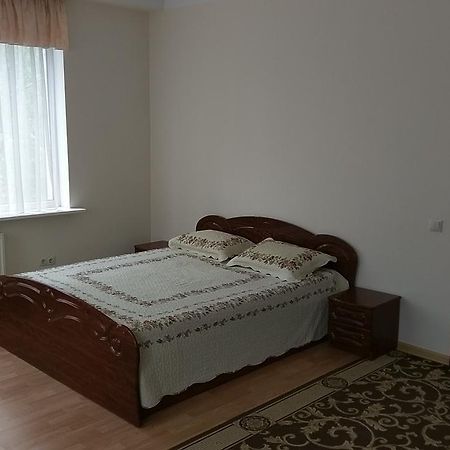 Sviatoshyn Aparthotel Kiev Esterno foto
