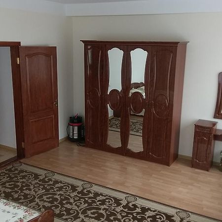 Sviatoshyn Aparthotel Kiev Esterno foto