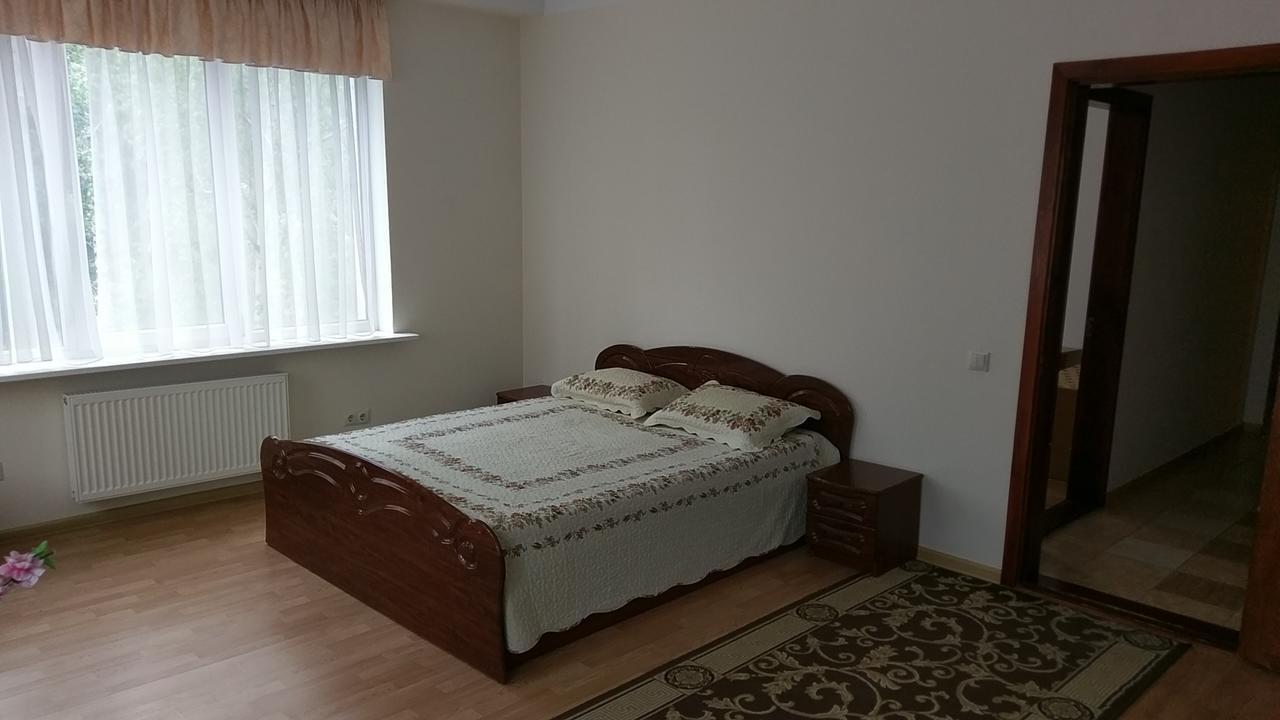 Sviatoshyn Aparthotel Kiev Esterno foto